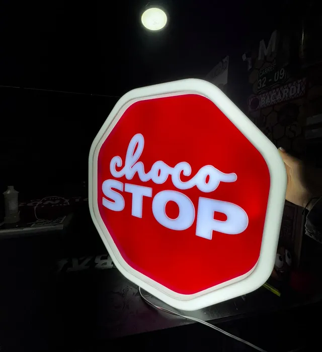 Aviso iluminado de gran formato